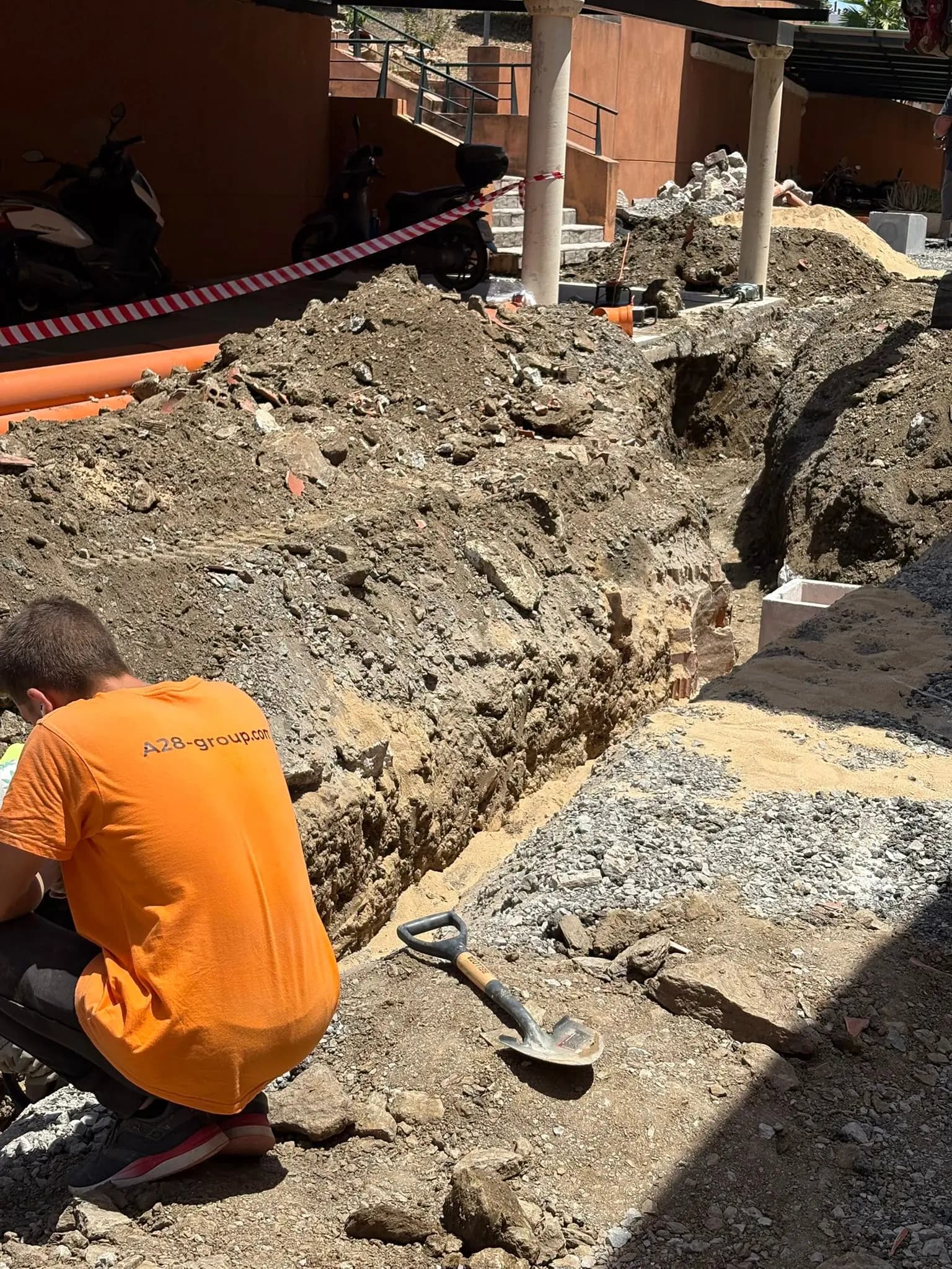 A28 Group worker digging a trench for a repair in an urbanisation